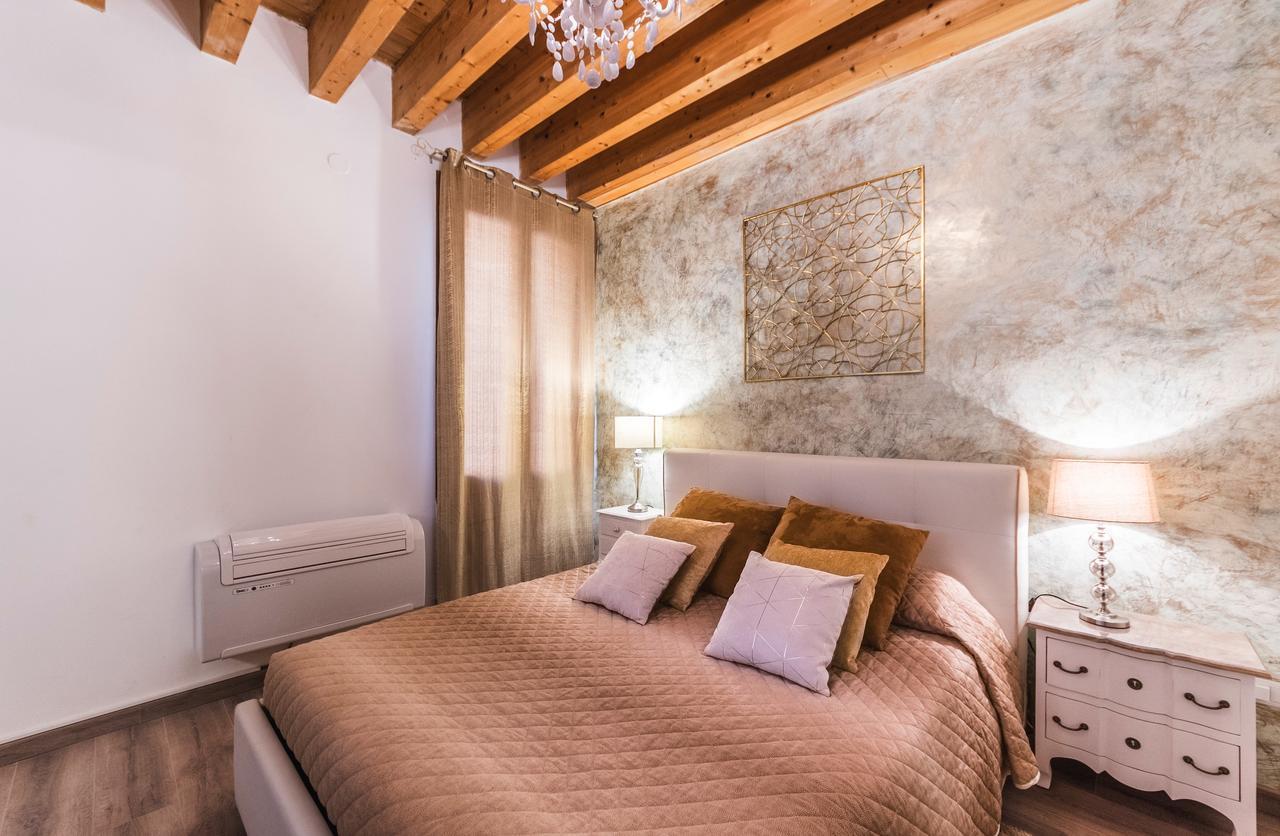 Appartamento Ca' Teatro Vecchio Venezia Esterno foto